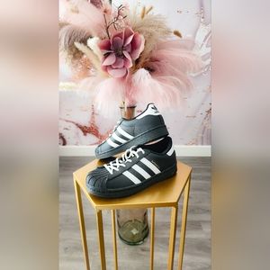 Adidas Superstar Unisex Child Sneaker, Black White Gold, size US 2